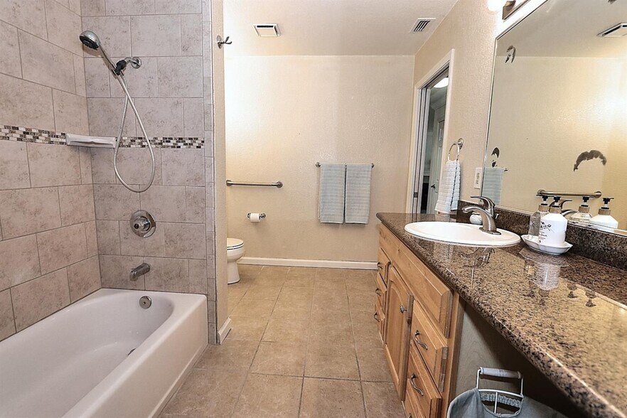 Building Photo - 11150 Trinity River Dr
