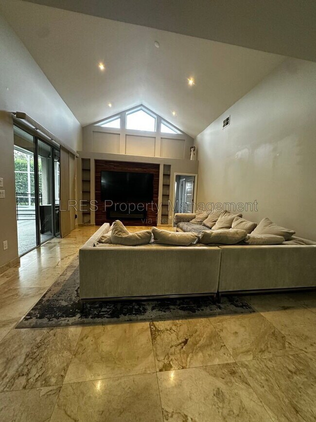 Building Photo - 1800 Bardmoor Hill Cir