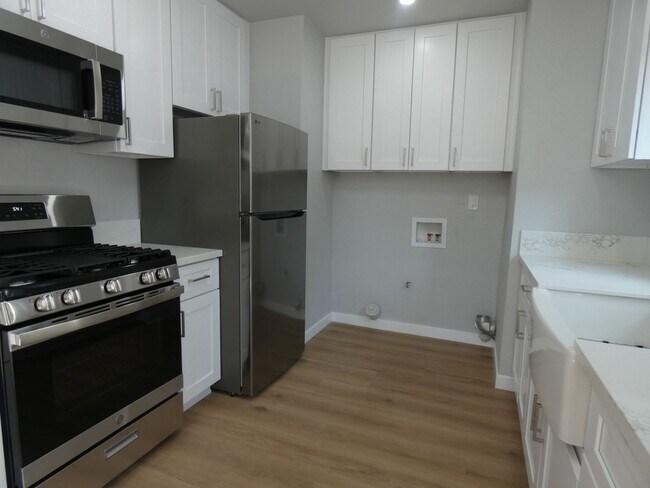 Building Photo - *Available NOW  in Whittier!*