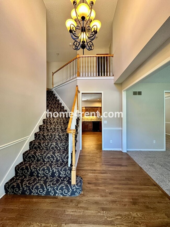 Building Photo - Beautiful, Spacious Home w/ Open Floor Pla...