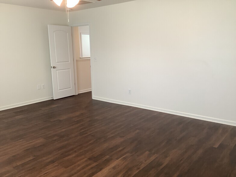 Building Photo - 36 Jones Creek Cir