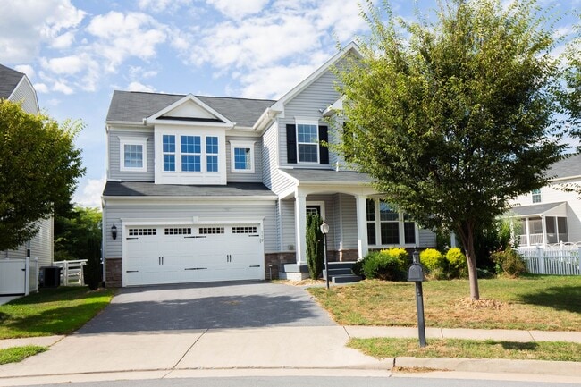 Building Photo - 5 Bed, 4.5 Bath Single Family Home in Step...
