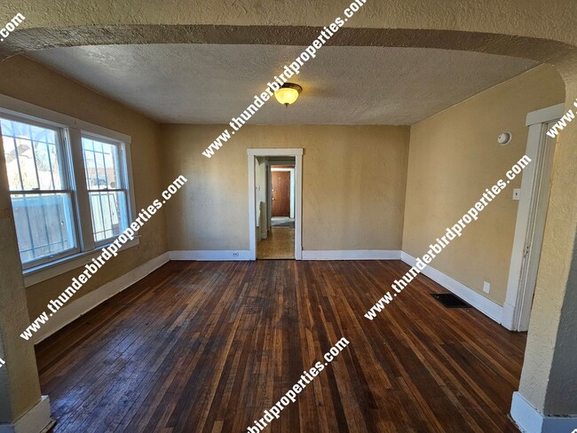 Building Photo - 2 bedroom, 1 bath near CNM and UNM