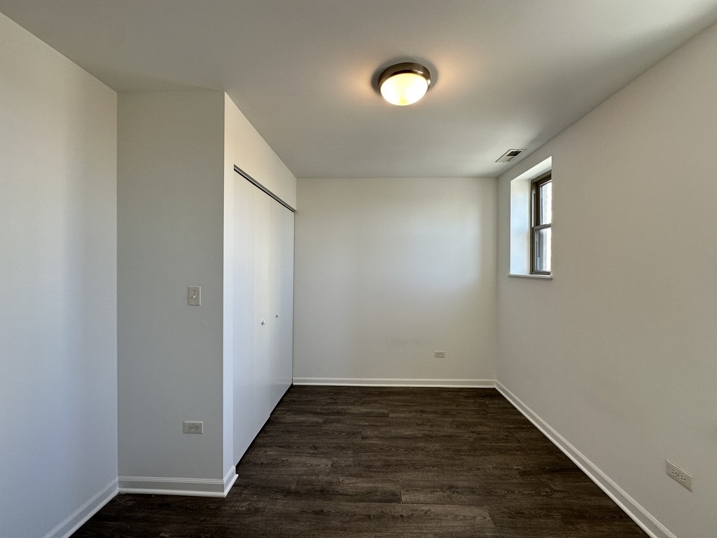 Building Photo - 940 W Winona St