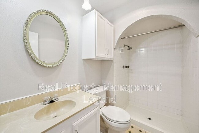 Building Photo - 317 E Grenoble Dr