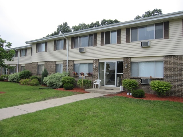 Primary Photo - Chestnut Court & Hemlock Apartments