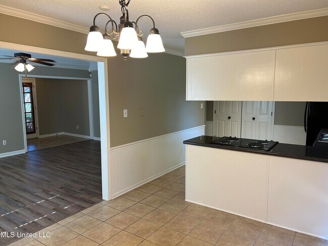 Building Photo - 960 Clarington Dr