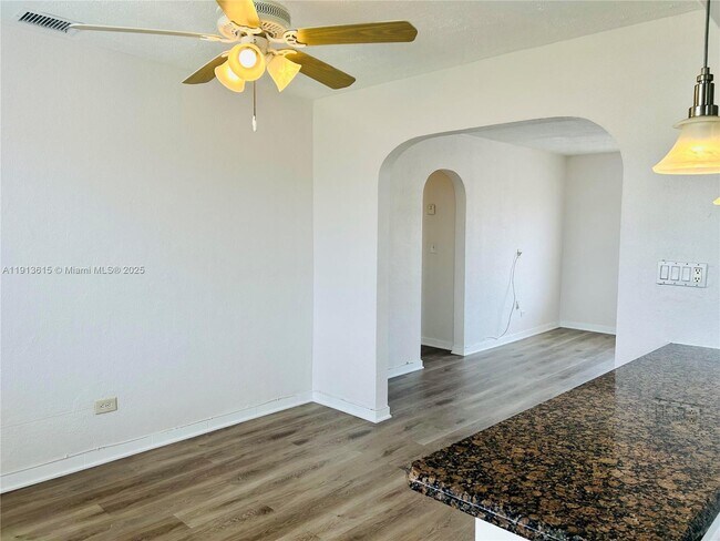 Building Photo - 1330 SW 6th St