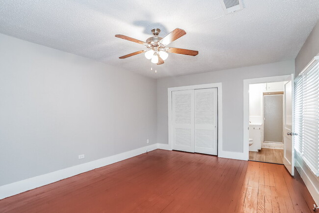 Building Photo - 522 12th Ave N