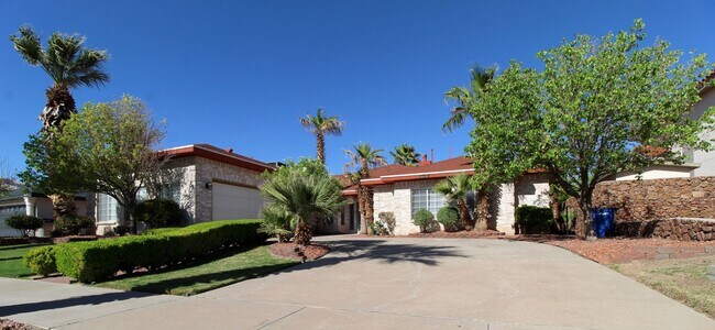 Building Photo - 2081 Paseo Del Prado Dr