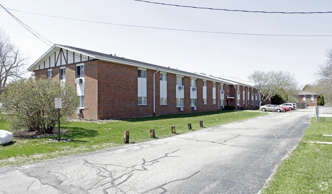 Primary Photo - Lake Park Apartments