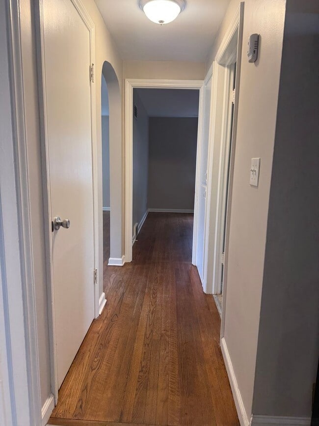 Building Photo - SPECIAL OFFER ! Sign lease by Monday 5/11/26 and  get  1/2 Off First Month rent!