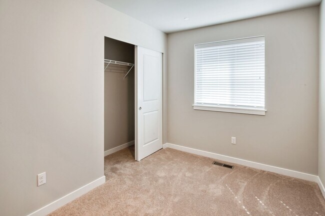 Building Photo - Newly Built 4bd 2.5ba in LSSD