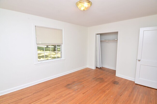 Building Photo - 729 Richfield Dr