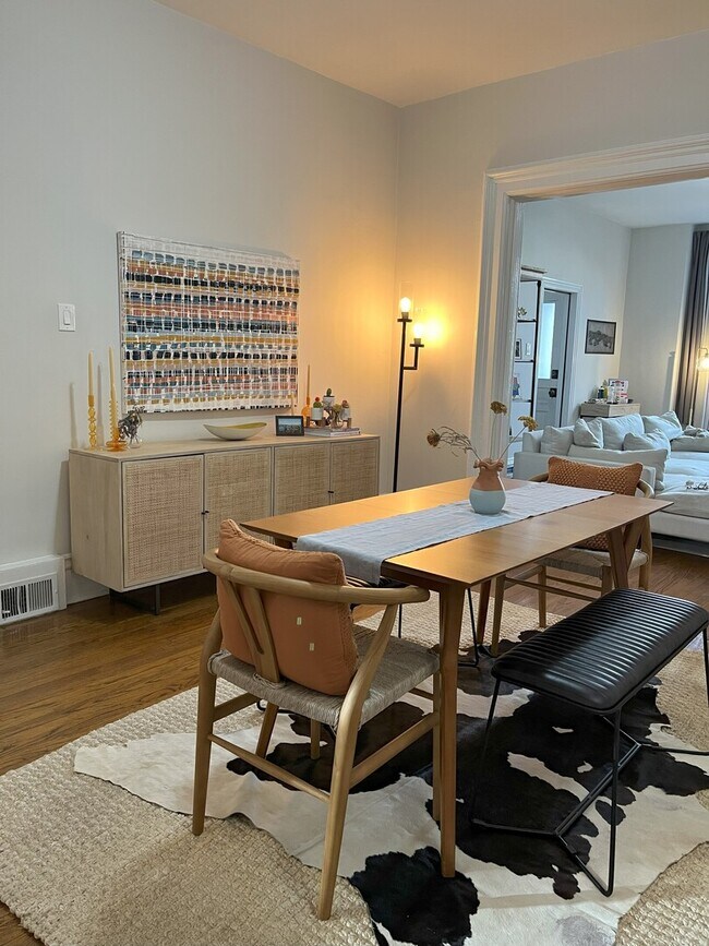 Building Photo - 2035 W Evergreen Ave