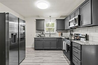 Building Photo - 2315 Housley Dr