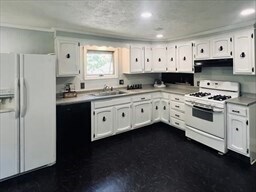 Building Photo - 6 Fletcher St