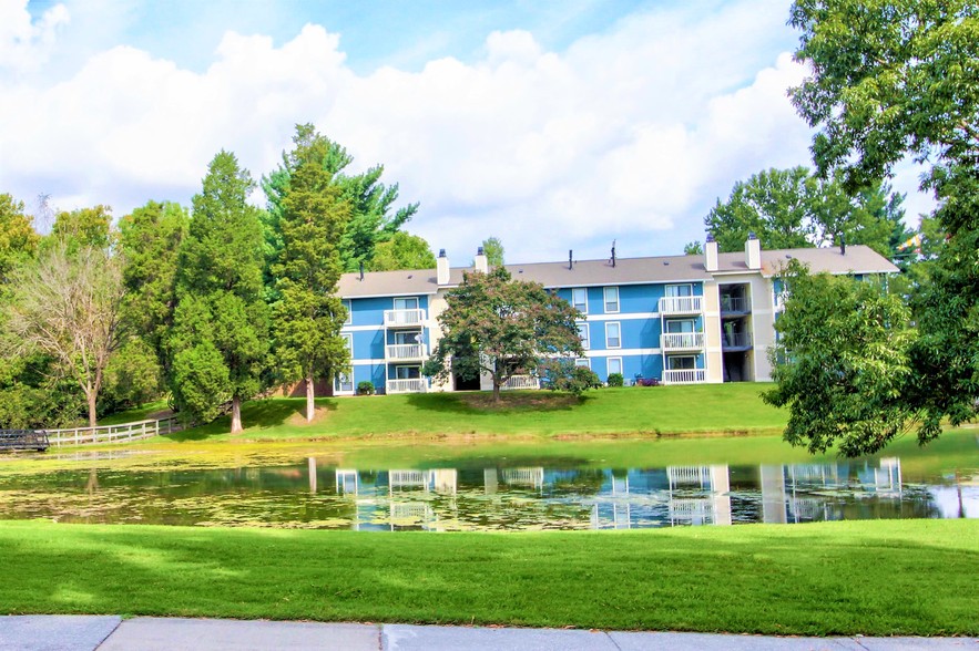 Building Photo - Landings on Silverlake