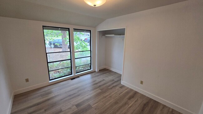 Building Photo - Beautiful West County Property Minutes Fro...