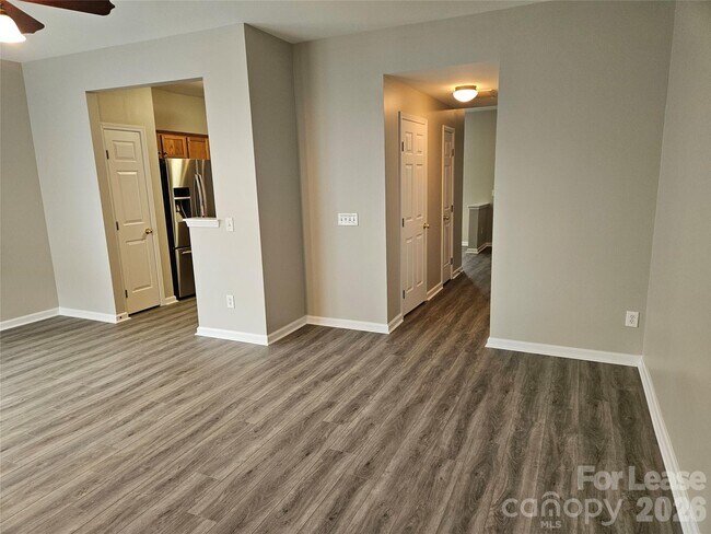 Building Photo - 10427 Alexander Martin Ave