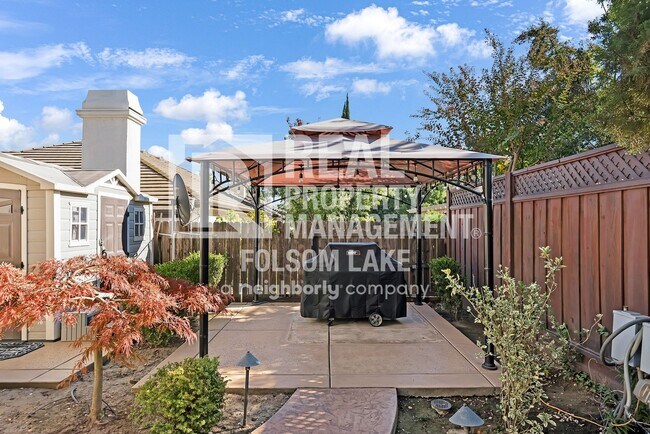 Building Photo - 5bd 3ba home in desirable Carmichael neighborhood