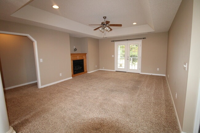 Building Photo - 2105 Hobbit Way