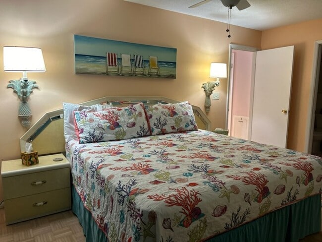 Building Photo - GREAT PRICE!  2BR/1.5 BATH - 2 month minimum rental