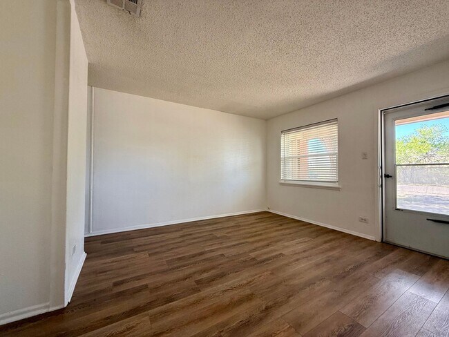 Building Photo - Rental