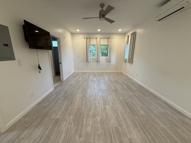 Building Photo - Charming 1-Bedroom, 2-Bathroom Cottage in ...
