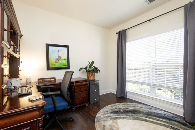 Building Photo - 301 Knowle Pl