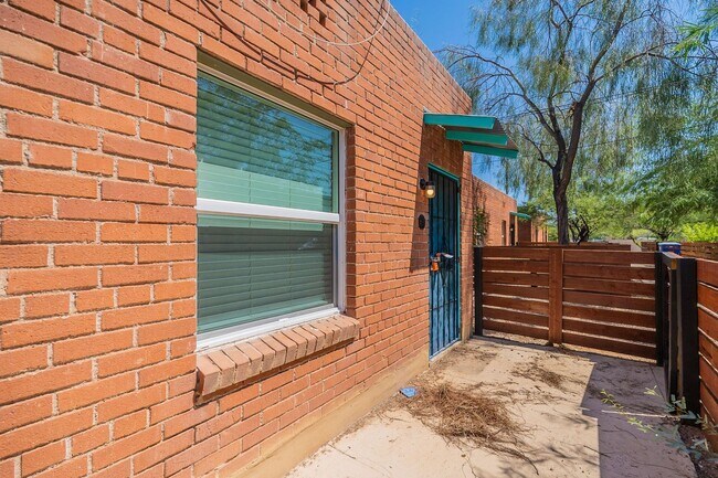 Building Photo - 305-315 N Highland Ave
