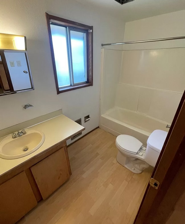 Building Photo - Custom 3 Bedroom Home for Rent