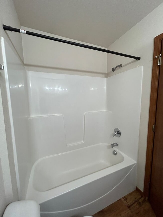 Building Photo - Spacious 3 Bedroom 2.5 Bath Duplex in Post Falls