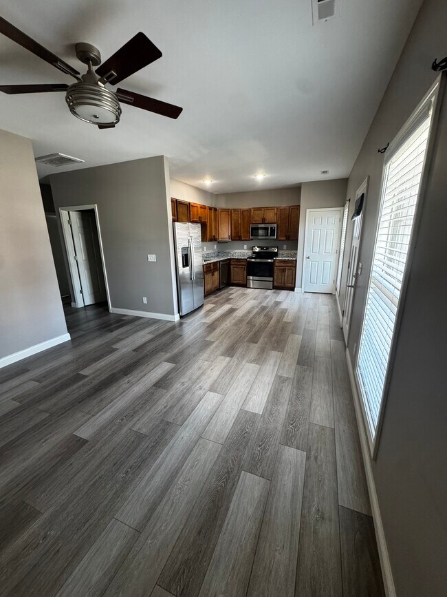 Building Photo - Muddy Springs 10 Plex