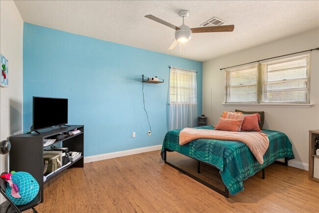 Building Photo - 3308 NW Atlanta Ave