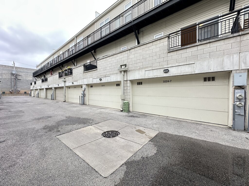 Building Photo - 3224 N Kilbourn Ave