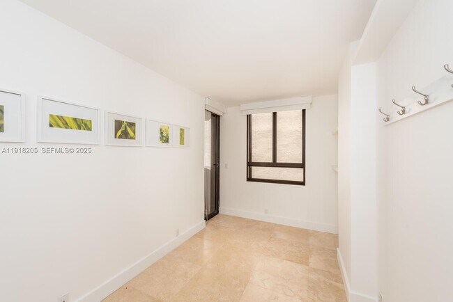 Building Photo - 141 Crandon Blvd