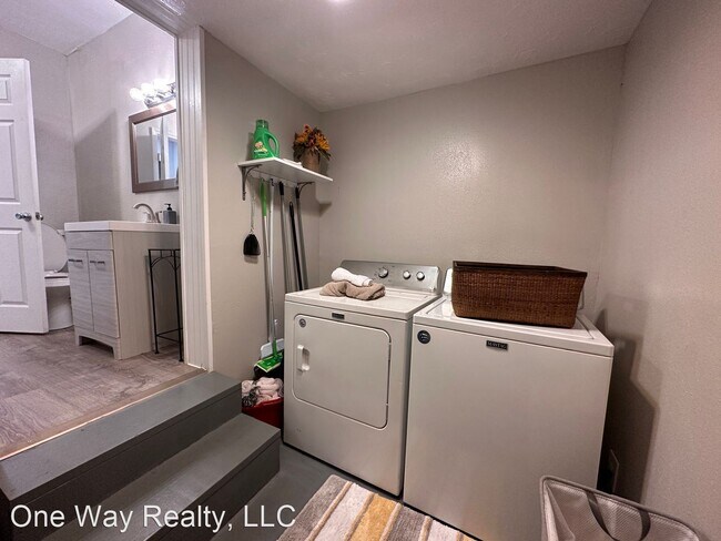 Building Photo - 3 br, 1.5 bath House - 3714 Yale Street