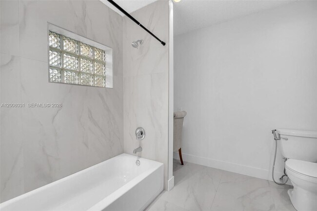 Building Photo - 3441 N Hills Dr