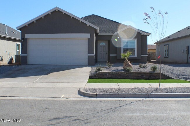 Building Photo - 1014 Rebeca Wy