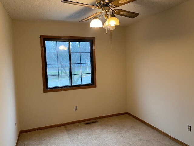 Building Photo - 2349 Cottage Dr