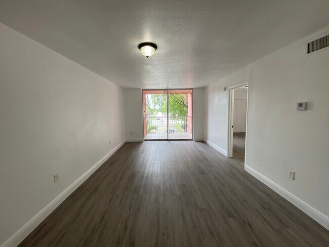 Building Photo - 19851 SW 114th Ave