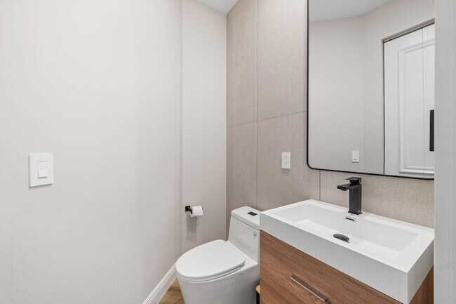 Building Photo - 2658 Players Ct