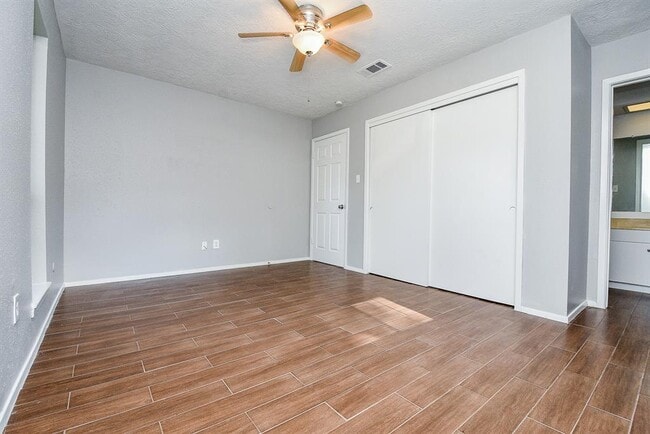 Building Photo - 23114 Newgate Dr