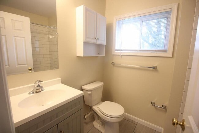 Building Photo - 10717 Maple St