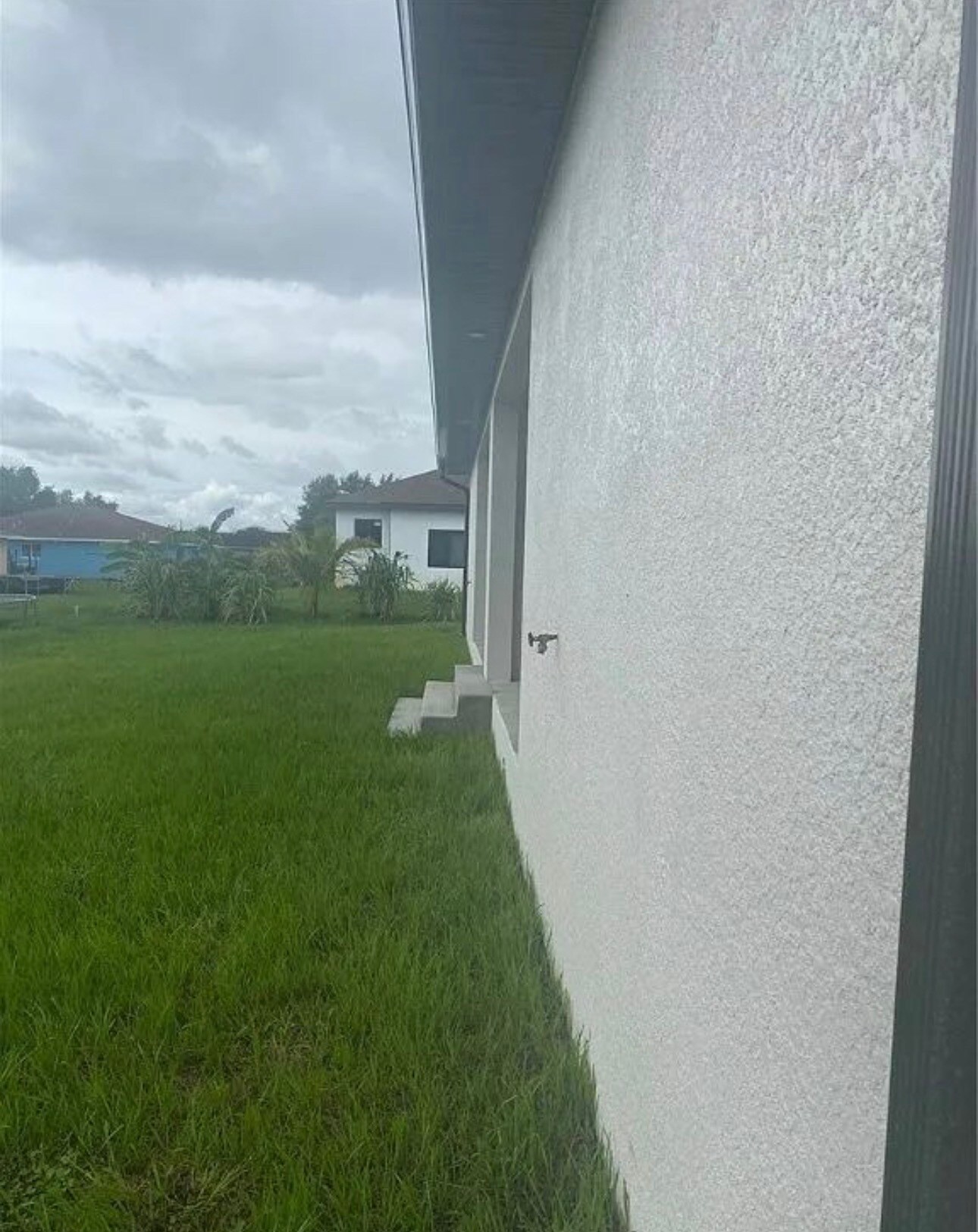 Building Photo - 705 Harry Ave S