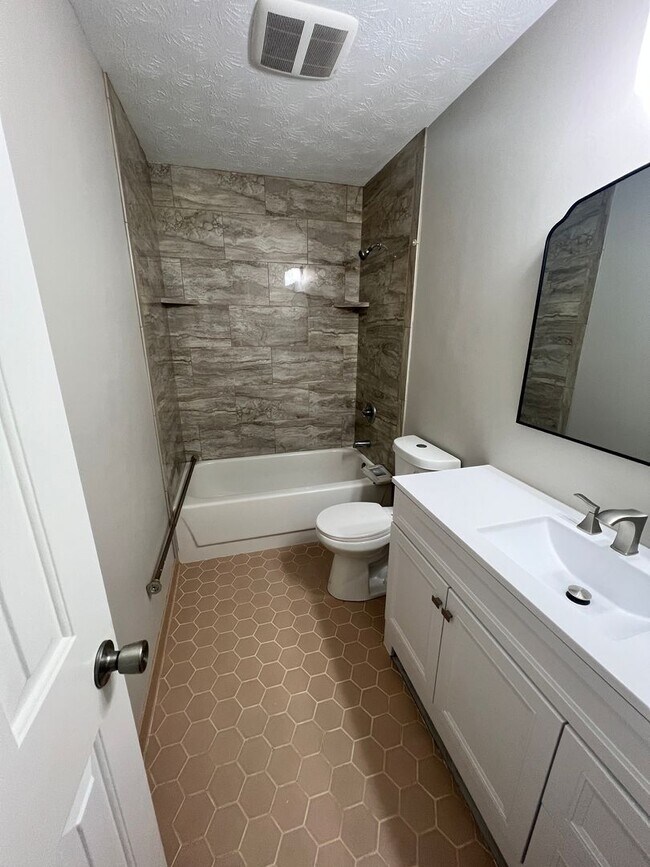 Building Photo - Hampton 1371-1373