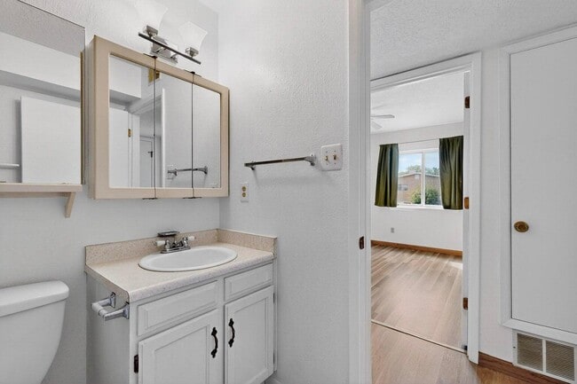 Building Photo - 2702 Avenida Del Sol