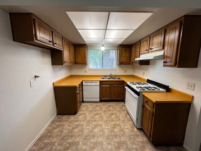 Building Photo - 2318