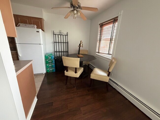 Building Photo - 2 Radio Ave